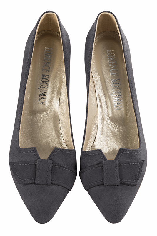 Dark grey women's dress pumps, with a knot on the front. Tapered toe. High slim heel. Top view - Florence KOOIJMAN